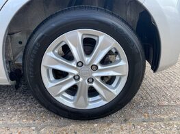 Honda Jazz I-VTEC ES-T 16