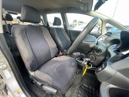 Honda Jazz I-VTEC ES-T 44