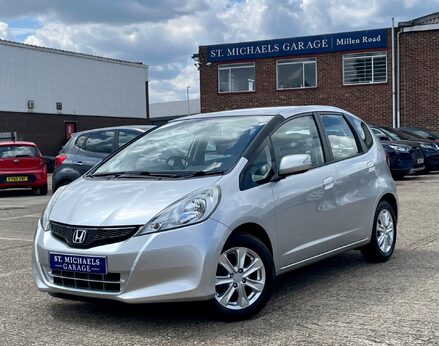 Honda Jazz I-VTEC ES-T 1