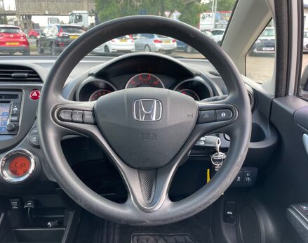 Honda Jazz I-VTEC ES-T 19