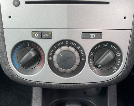 Vauxhall Corsa EXCLUSIV AC 29
