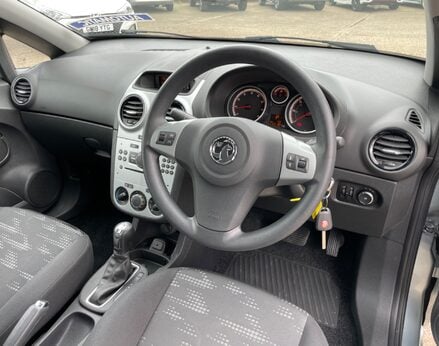 Vauxhall Corsa EXCLUSIV AC 17