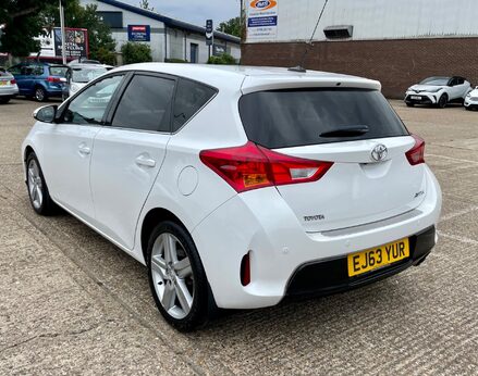 Toyota Auris EXCEL VALVEMATIC 9