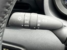Toyota Yaris DESIGN FHEV 56