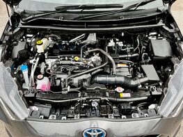 Toyota Yaris DESIGN FHEV 6