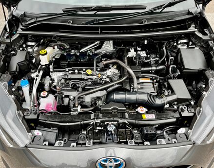 Toyota Yaris DESIGN FHEV 6