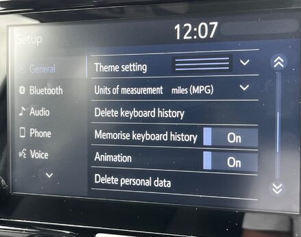 Toyota Yaris DESIGN FHEV 40