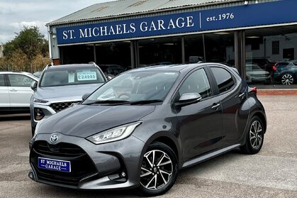 Toyota Yaris DESIGN FHEV