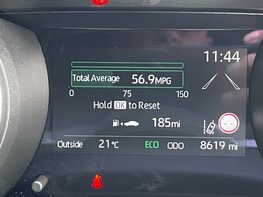 Toyota Yaris DESIGN FHEV 24