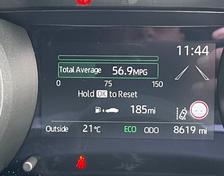 Toyota Yaris DESIGN FHEV 24