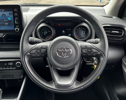 Toyota Yaris DESIGN FHEV 19