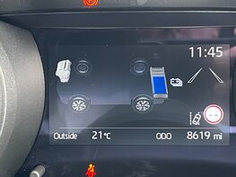 Toyota Yaris DESIGN FHEV 28