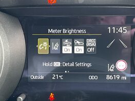Toyota Yaris DESIGN FHEV 30