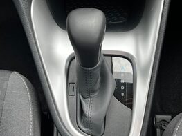 Toyota Yaris DESIGN FHEV 51