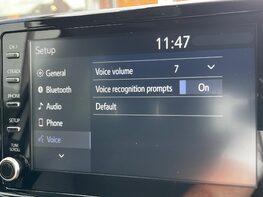 Toyota Yaris DESIGN FHEV 47