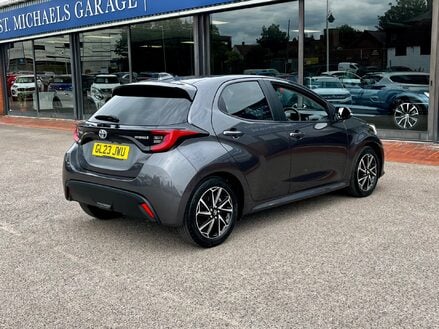 Toyota Yaris DESIGN FHEV