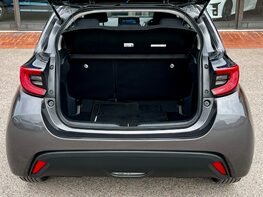 Toyota Yaris DESIGN FHEV 64