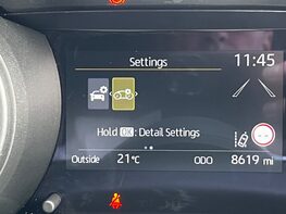 Toyota Yaris DESIGN FHEV 31