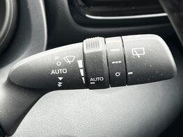 Toyota Yaris DESIGN FHEV 57