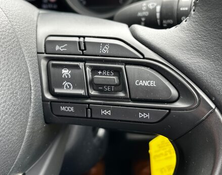 Toyota Yaris DESIGN FHEV 55