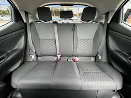 Toyota Yaris DESIGN FHEV 62