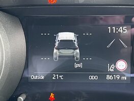 Toyota Yaris DESIGN FHEV 29