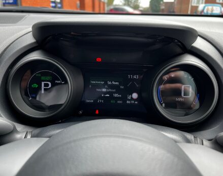 Toyota Yaris DESIGN FHEV 20