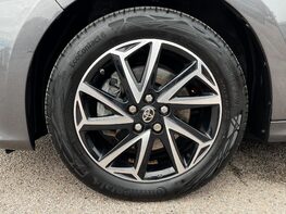 Toyota Yaris DESIGN FHEV 12