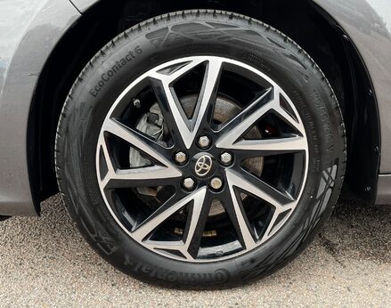 Toyota Yaris DESIGN FHEV 12