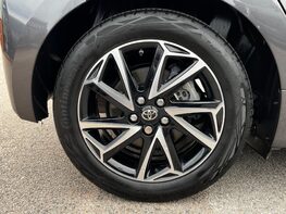 Toyota Yaris DESIGN FHEV 14