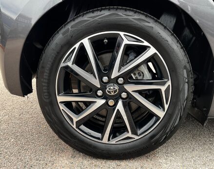 Toyota Yaris DESIGN FHEV 14