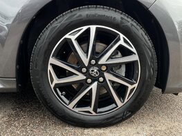 Toyota Yaris DESIGN FHEV 15