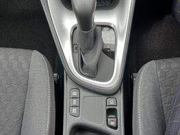 Toyota Yaris DESIGN FHEV 53