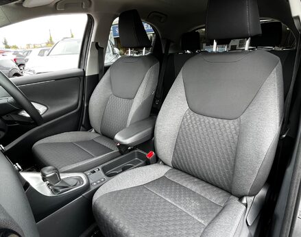 Toyota Yaris DESIGN FHEV 61