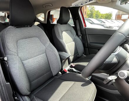 Renault Captur ICONIC TCE 61