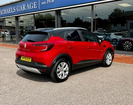 Renault Captur ICONIC TCE 8