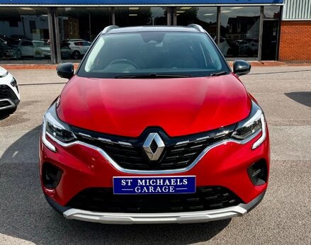 Renault Captur ICONIC TCE 5
