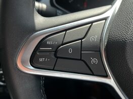 Renault Captur ICONIC TCE 53