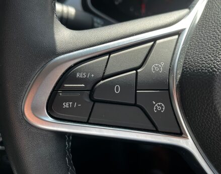 Renault Captur ICONIC TCE 53