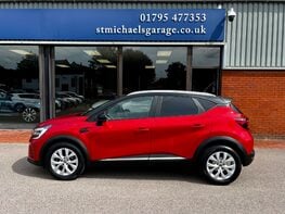 Renault Captur ICONIC TCE 11