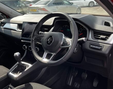 Renault Captur ICONIC TCE 18