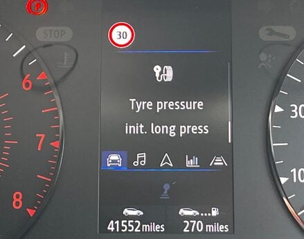 Renault Captur ICONIC TCE 28
