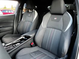 Toyota C-HR GR SPORT 59