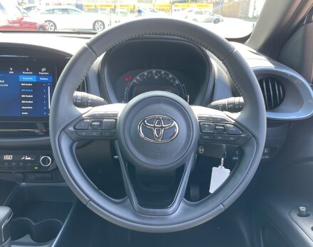 Toyota Aygo X VVT-I EDGE 17