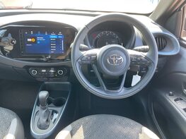 Toyota Aygo X VVT-I EDGE 16