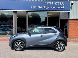 Toyota Aygo X VVT-I EDGE 10