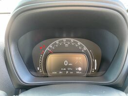 Toyota Aygo X VVT-I EDGE 18