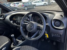 Toyota Aygo X VVT-I EDGE 18
