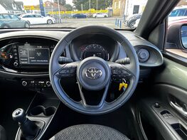 Toyota Aygo X VVT-I EDGE 19