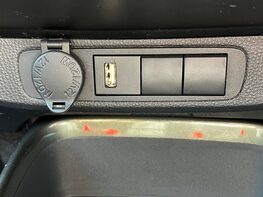 Toyota Aygo X VVT-I EDGE 46